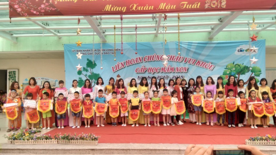 Các bé trường mầm non Sơn Ca tham gia hội thi Chúng cháu vui khỏe cấp Quận.
